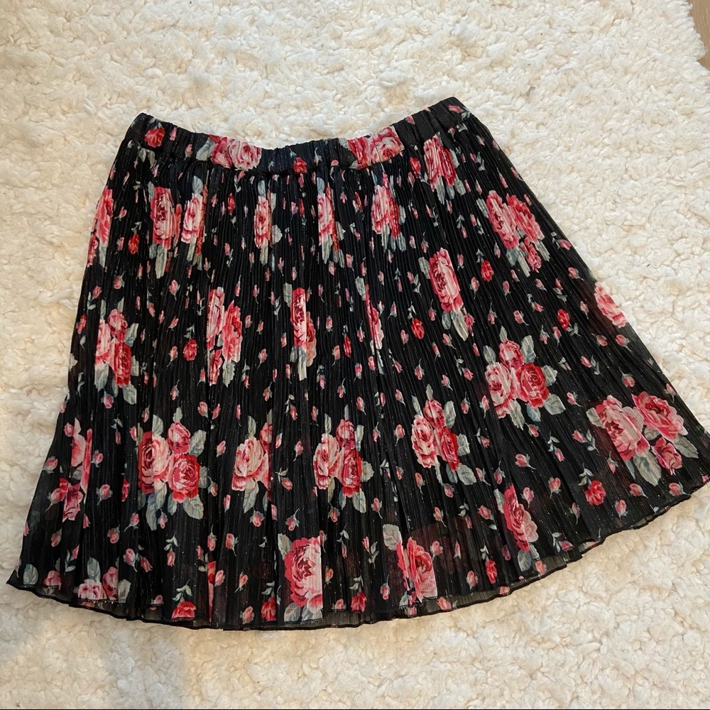 H&M NWOT pleated summer skirt with floral print